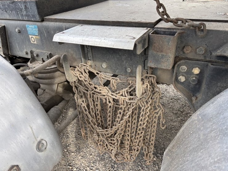 2022-peterbilt-567-image-26