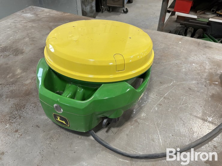 2025-john-deere-7500-image-3