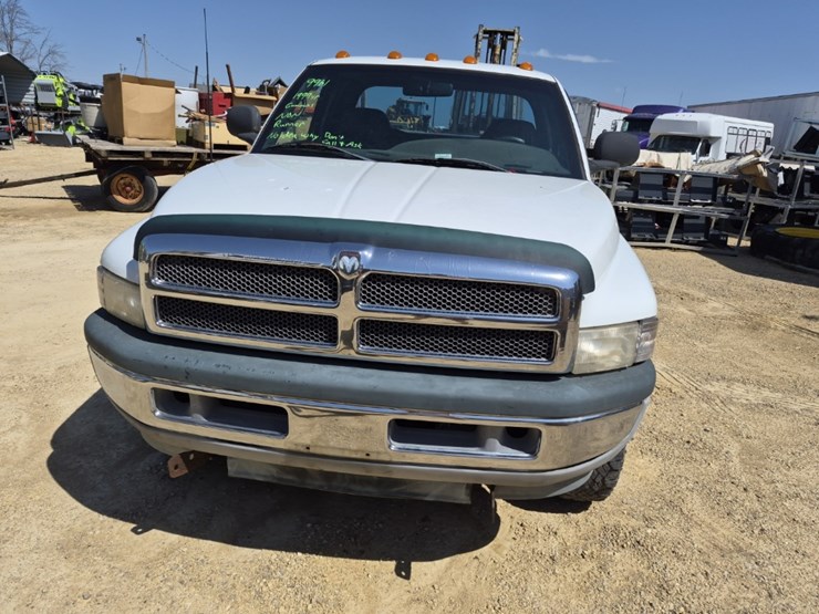 1999-dodge-ram-3500-image-2