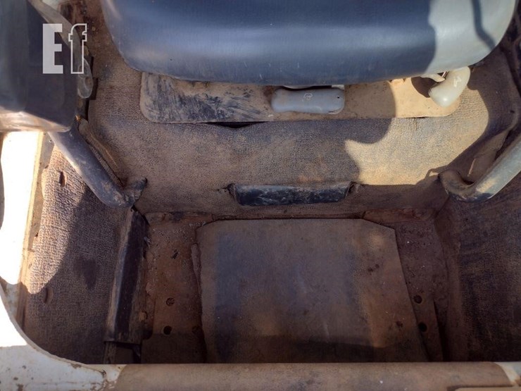 2009-bobcat-t320-image-12