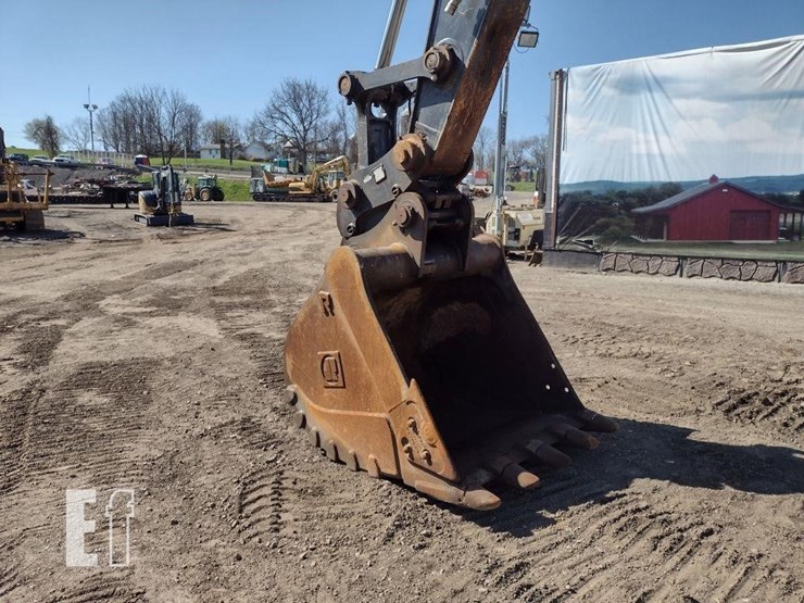 2014-deere-245g-lc-image-25