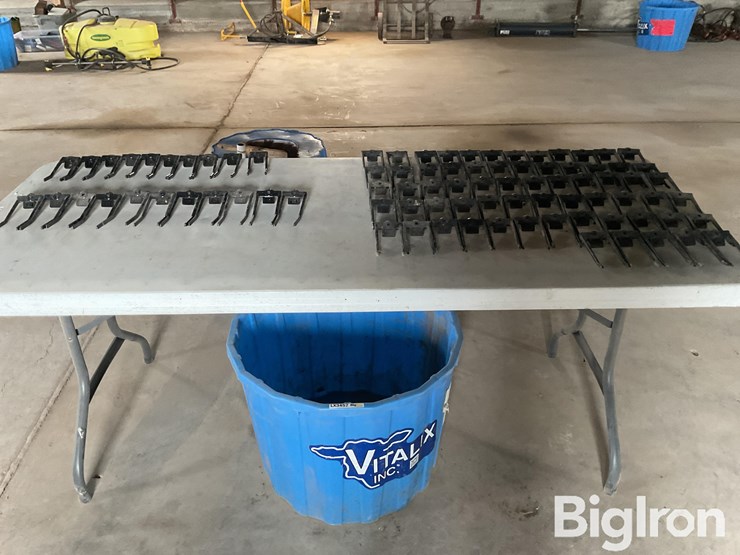 rake-up,-macdon-poly-pickup-header-teeth-image-2