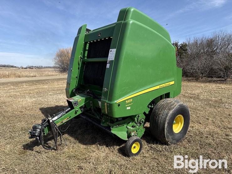 2016-john-deere-569-premium-image-1
