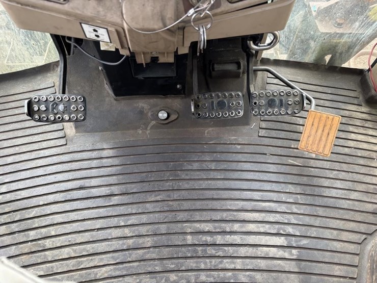 2001-john-deere-6410-image-47