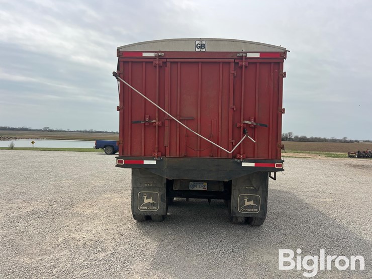 1977-ford-800-image-6