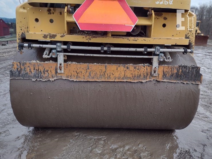 2010-caterpillar-cb34xw-image-14