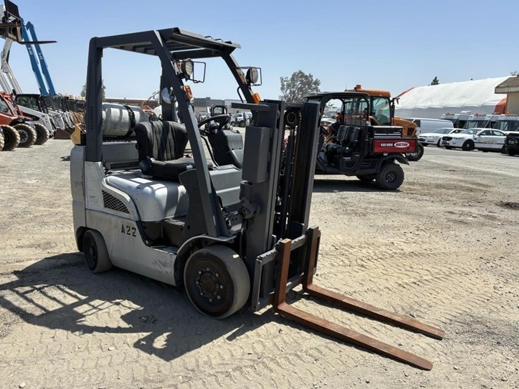 2011-nissan-a22-mcp1r2a25lv-forklift-image-2