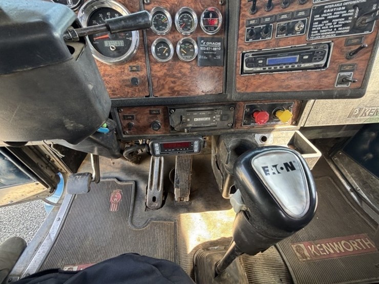 2000-kenworth-t800b-image-36