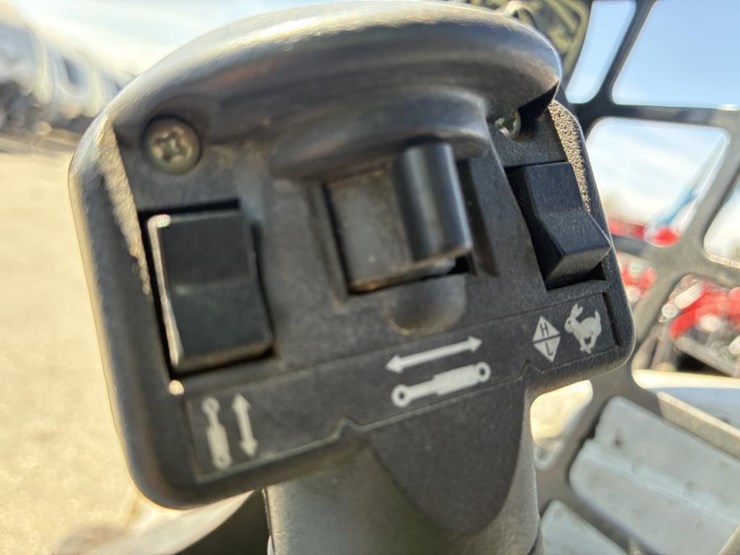 2018-bobcat-s570-image-15