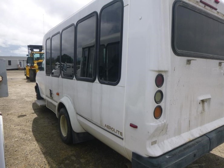 2009-chevrolet-3500-image-5