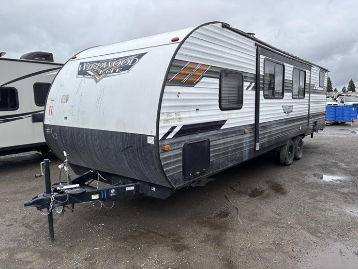 2020-wildwood-wdt282qbxl-ca-travel-trailer-image-1