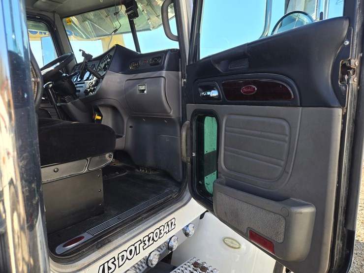 2013-peterbilt-386-image-54