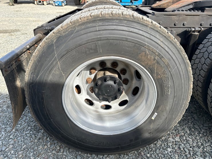 peterbilt-388-image-75