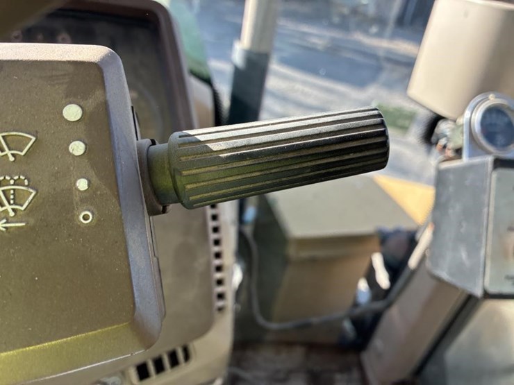 2005-john-deere-7220-image-22