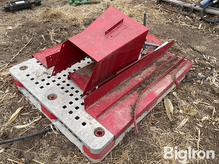 dmc-gravity-flow-grain-spreader-image-7