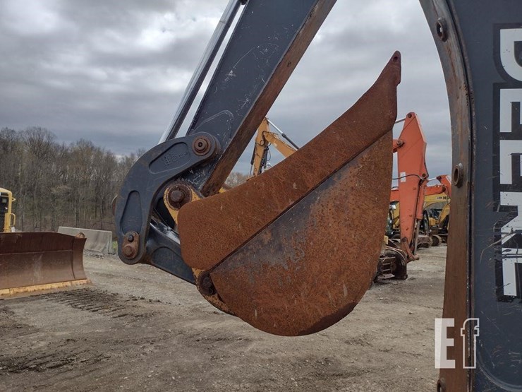 2010-deere-310j-image-32