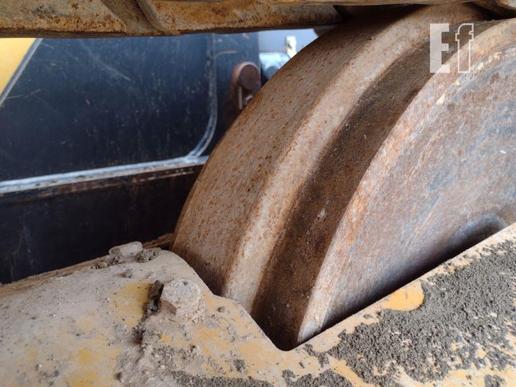 2013-deere-700k-lgp-image-32