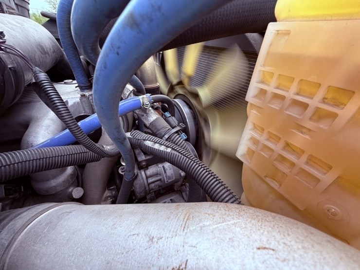 2013-international-7400-image-17