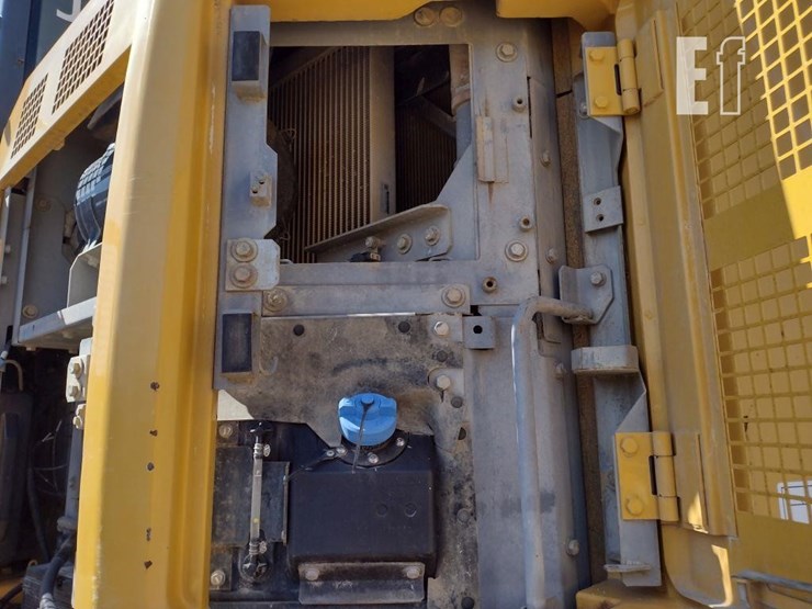 2014-deere-245g-lc-image-23