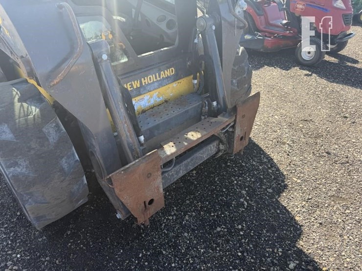 new-holland-l220-image-5