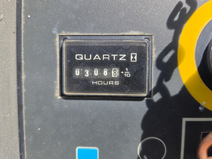 2010-jlg-t500j-image-25