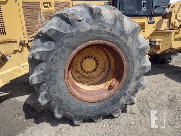 2011-caterpillar-525c-image-16