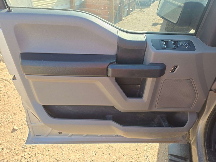 2020-ford-f150-image-11