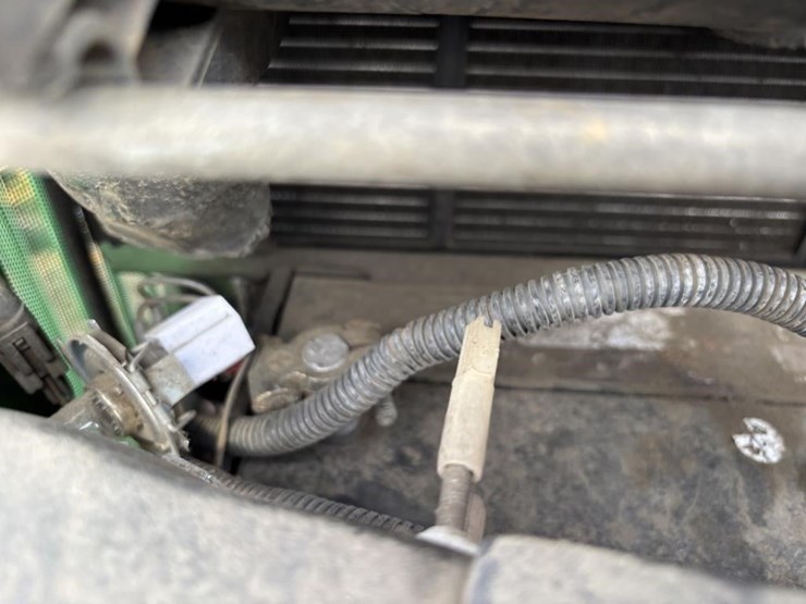 2001-john-deere-6410-image-59