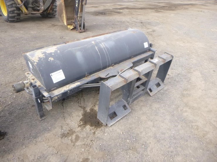 jct-72"-skid-steer-angle-broom-image-4