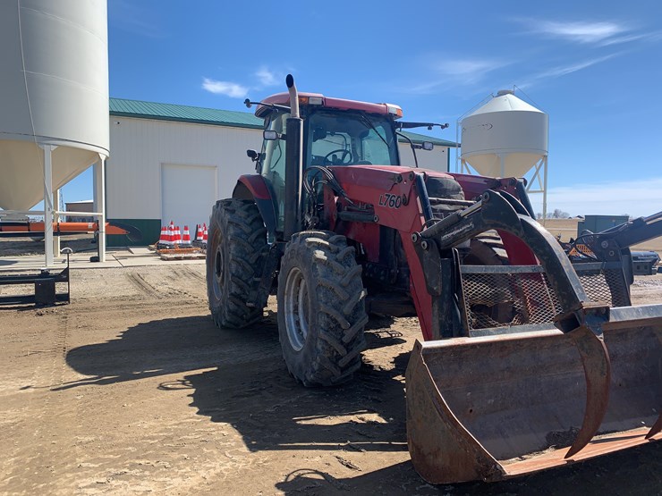 2011-case-ih-puma-140-tractor-image-3