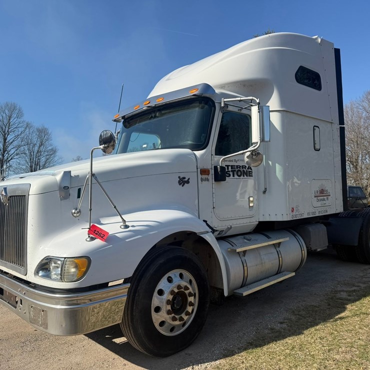#1262 • 2004 International 9400i 6x4 Sleeper Cab Truck Tractor