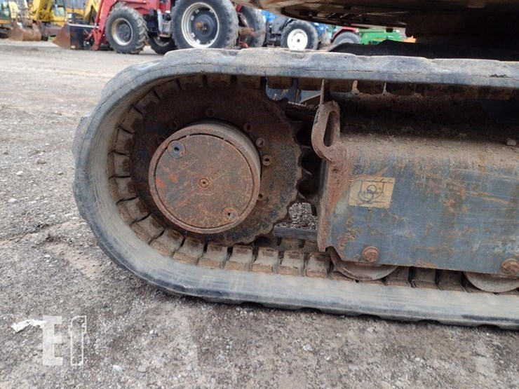 2017-case-cx36b-image-26