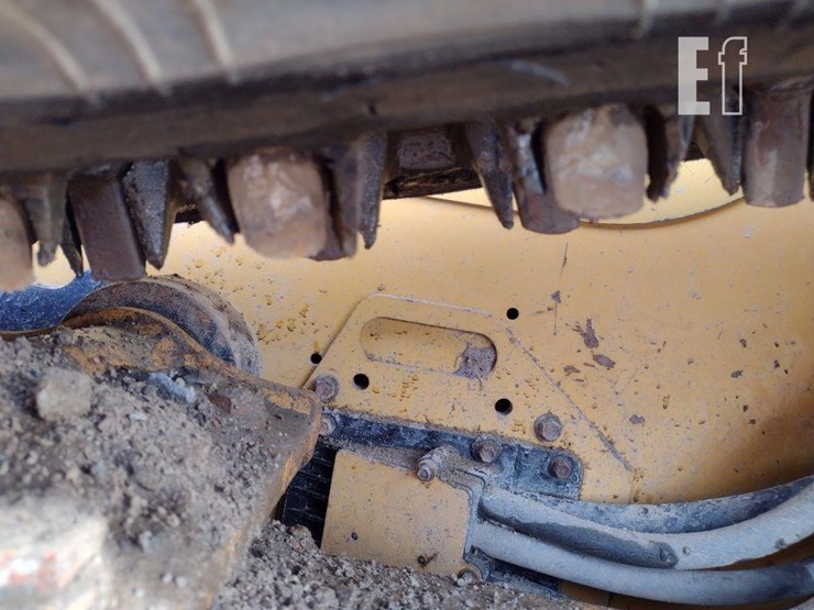 2020-caterpillar-259d3-image-15