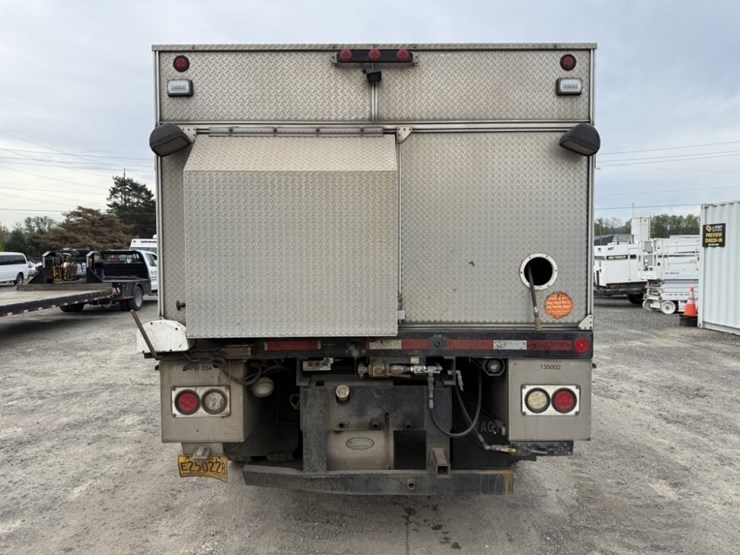 2013-international-7400-image-5