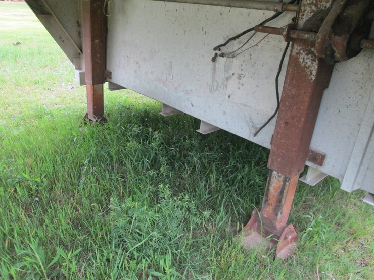 #46187-•-1990-featherlite-g1108-46'-s/a-aluminum-horse-trailer-1fpl38105la912062-image-33