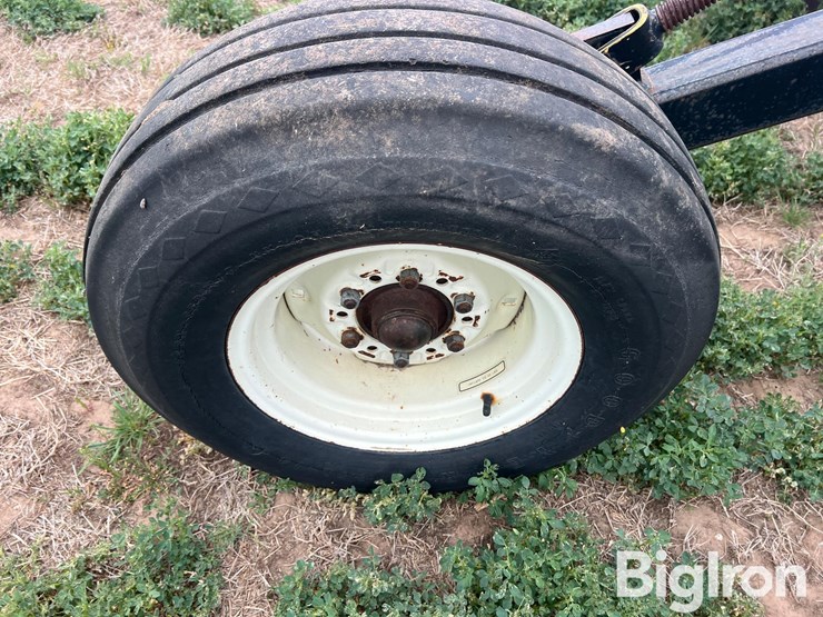 16r30-strip-tiller-image-19