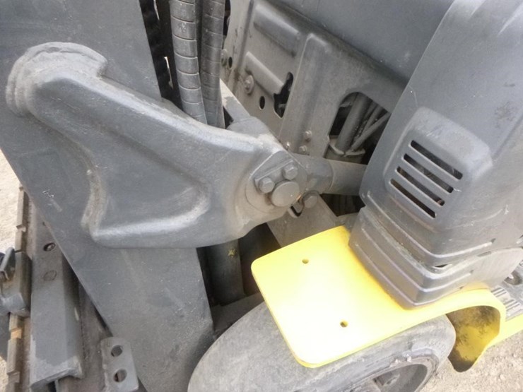 komatsu-fg25st-16-image-12