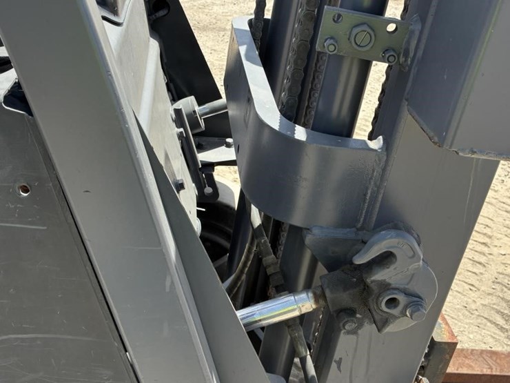 2011-nissan-a22-mcp1r2a25lv-forklift-image-9