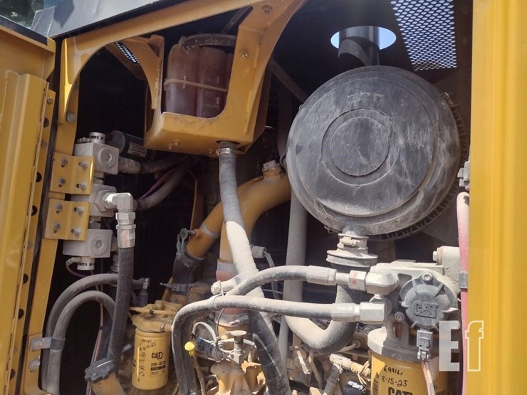 2010-caterpillar-120m-image-43