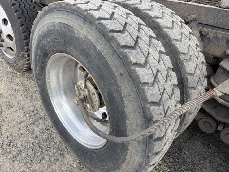 2019-kenworth-t880-image-14