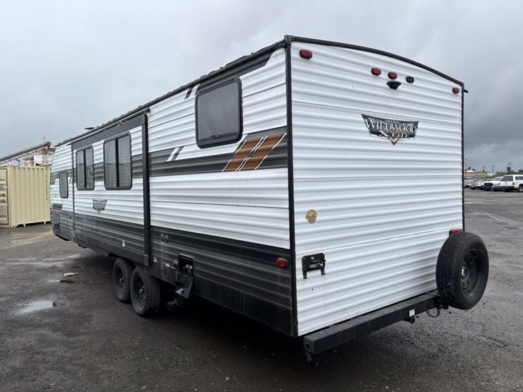 2020-wildwood-wdt282qbxl-ca-travel-trailer-image-4