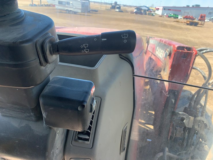 2011-case-ih-puma-140-tractor-image-25