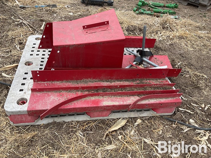 dmc-gravity-flow-grain-spreader-image-6