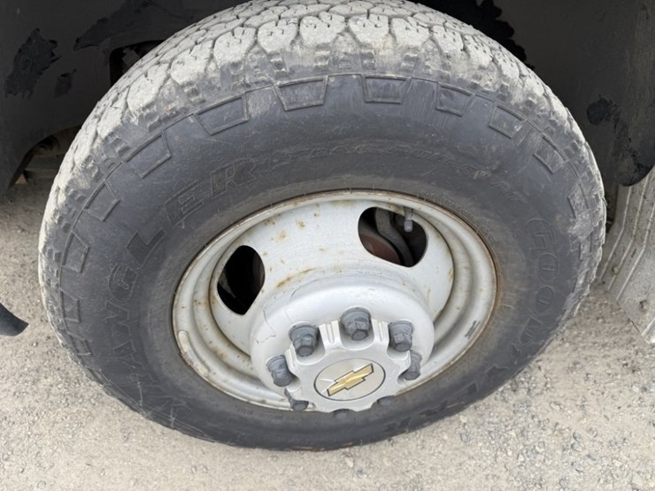 2005-chevrolet-silverado-3500-image-22