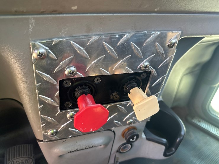 2008-peterbilt-386-image-40