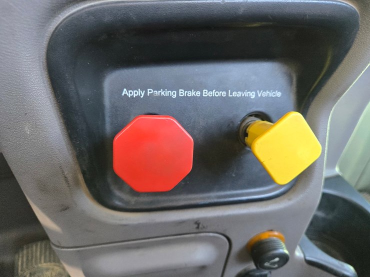 2013-peterbilt-386-image-67