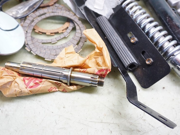 japanese---kawasaki,-honda,-etc…-miscellaneous-parts-lot-image-4