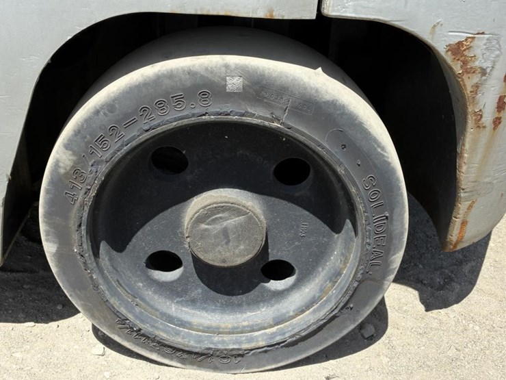 2011-nissan-a22-mcp1r2a25lv-forklift-image-11