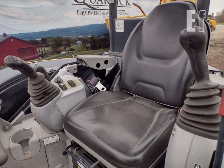 2020-deere-35g-image-8