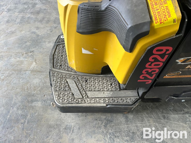 yale-mpe060lvhn24t2736-electric-ride-on-pallet-jack-image-20